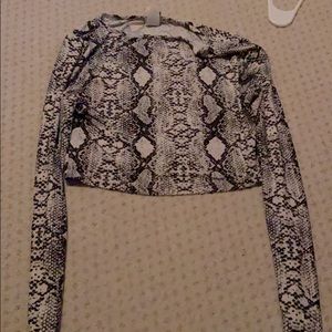 This cute Long sleeve snakeskin shirt!!